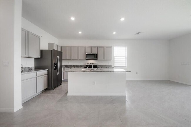 Building Photo - 16701 Maude Dr