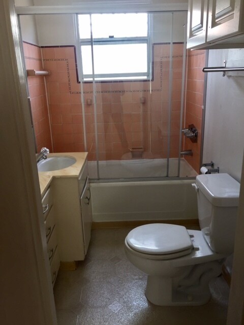 Building Photo - 2 bedroom 1 bath house for rent in Talmadge!