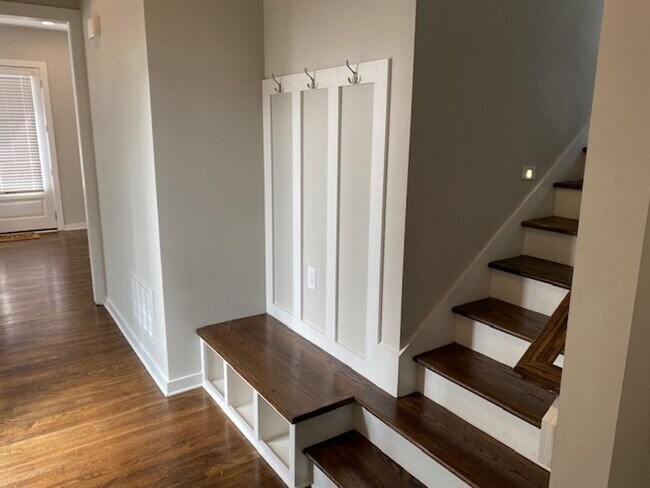 Building Photo - East Nashville with Roof-top Deck and 2 car garage!!