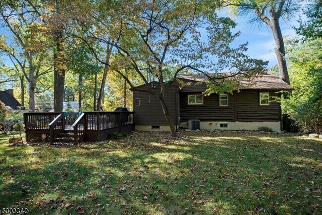 Building Photo - 63 Iroquois Trail