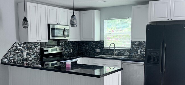 Building Photo - 731 46th St