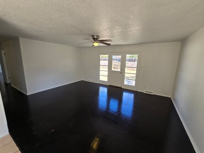 Building Photo - Nice size 4 Bedroom  2 Bath with 2 living ...