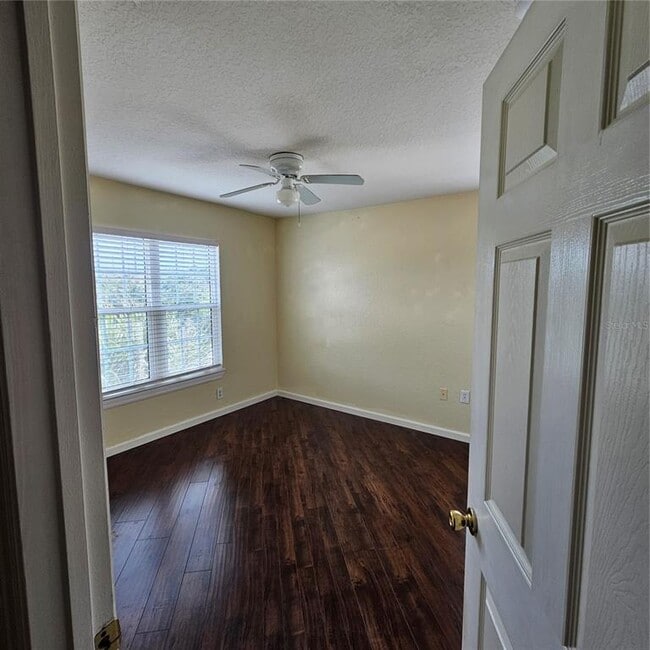Building Photo - 5483 Vineland Rd