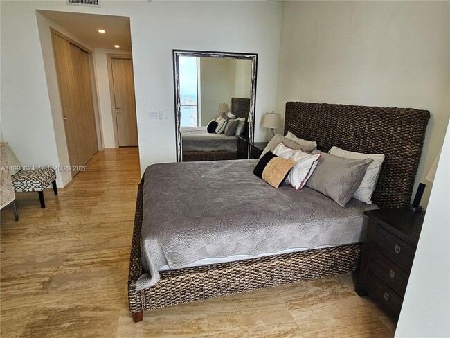 Building Photo - 1000 Brickell Plaza