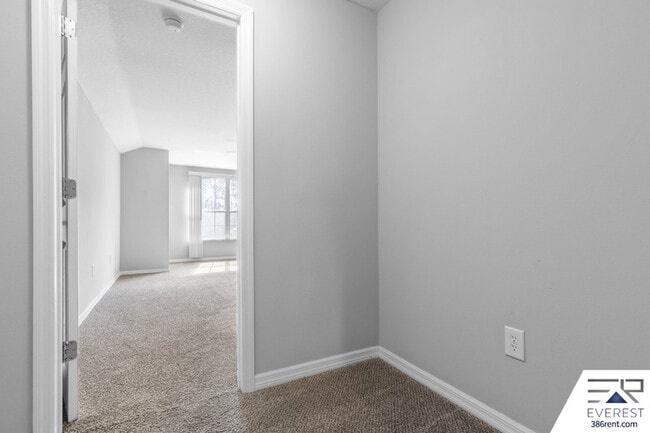 Building Photo - 7 Undermount Path E