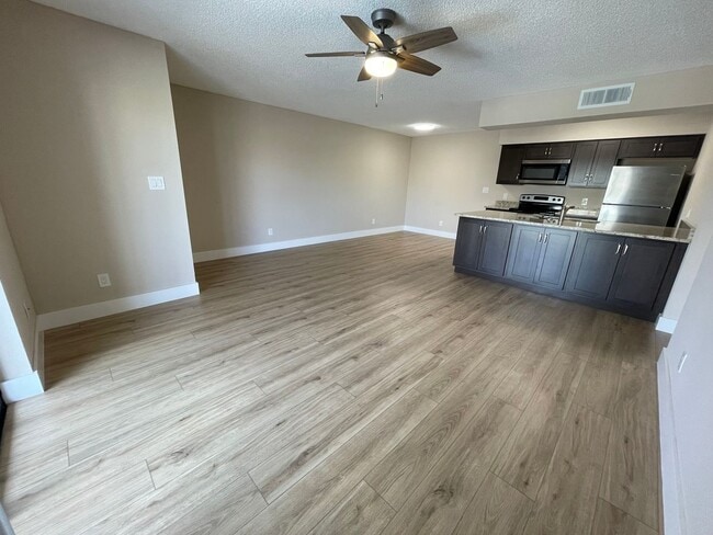 Building Photo - ANNUAL RENTAL -  1 BED / 1 BATH CONDO AT M...