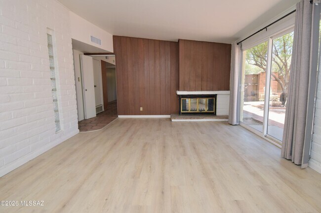 Building Photo - 6902 E Big Bear Dr