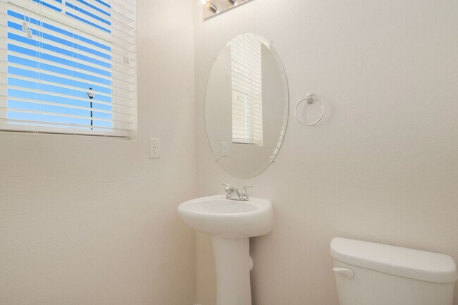 Building Photo - 4 Bedroom Home on Corner Lot in Quiet Jaco...