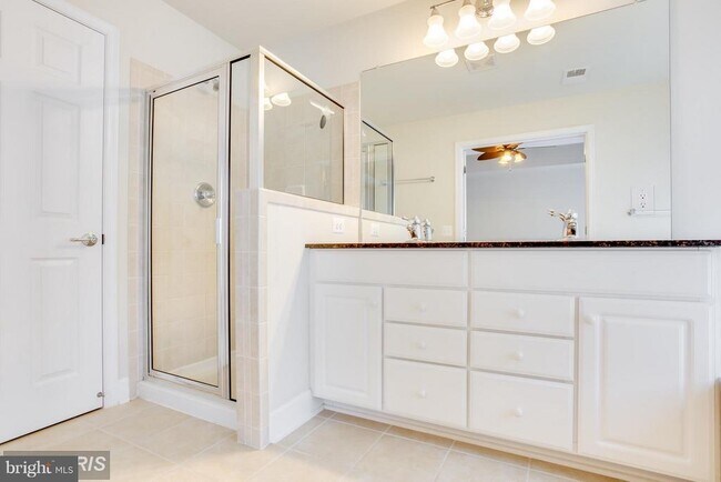 Building Photo - 2159 Oberlin Dr