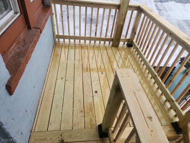 Building Photo - 343 Market St