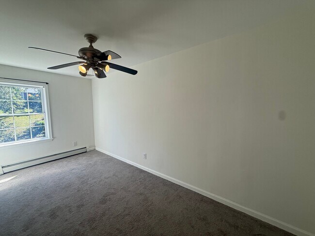 Building Photo - 1541 Monmouth Ave