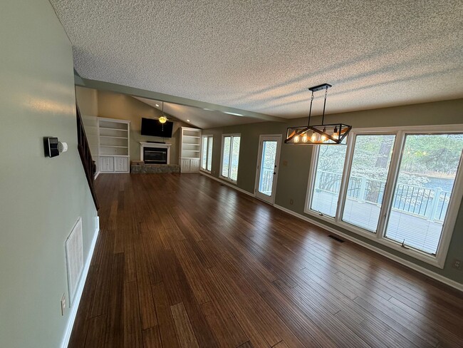 Building Photo - Carolina Lakes