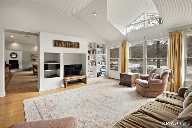 Building Photo - 6 Old Orchard Dr