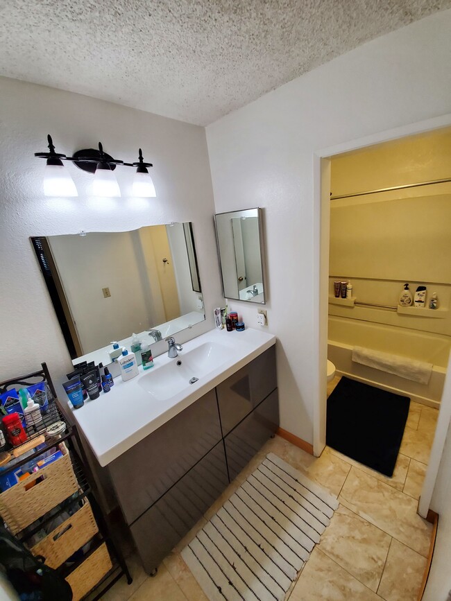 Building Photo - 3520 Lebon Dr
