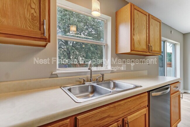 Building Photo - 172 King Arthur Ct