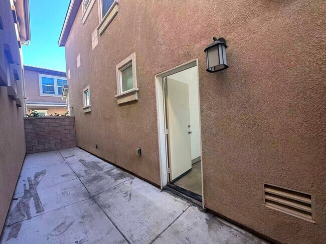 Building Photo - 5862 Ginger Dr
