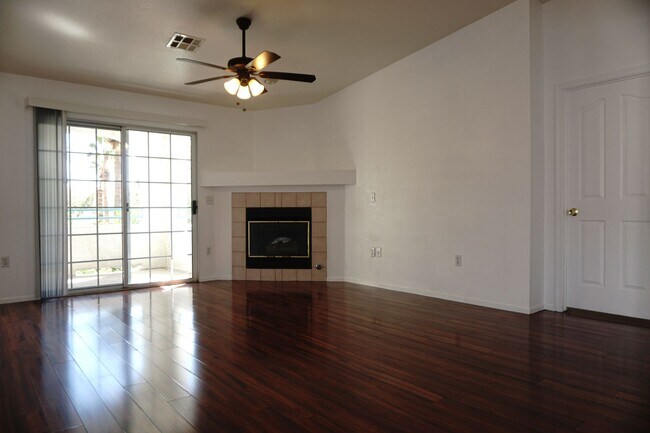 Building Photo - NEWLY RENOVATED 3BD/2BA CONDO W/ 2 CAR GARAGE