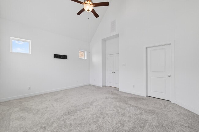 Building Photo - 211 Amaranth Wy