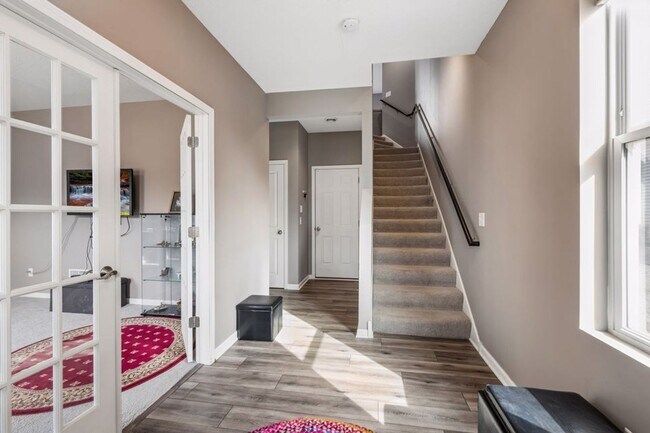 Building Photo - Spacious 3bed 3bath Townhome in Chaska!