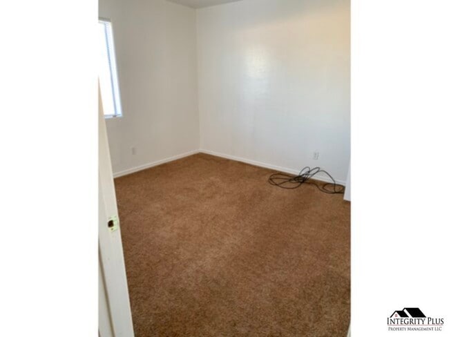 Building Photo - 2 bd 1 ba