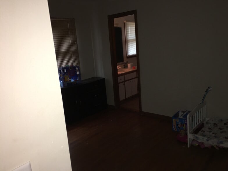 Building Photo - 2409 Manchester Rd