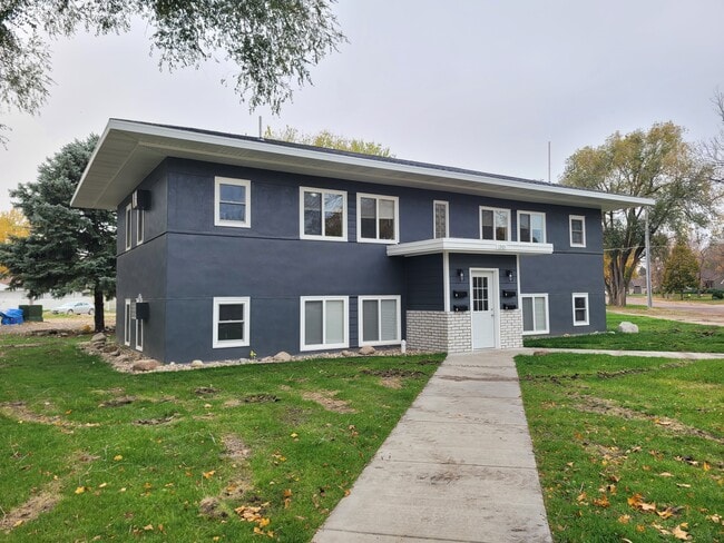 Building Photo - 1383 Iowa Ave SE