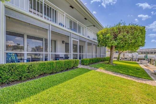 Building Photo - 68 Yacht Club Dr