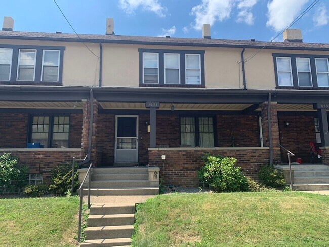 Building Photo - 1651 Chislett St