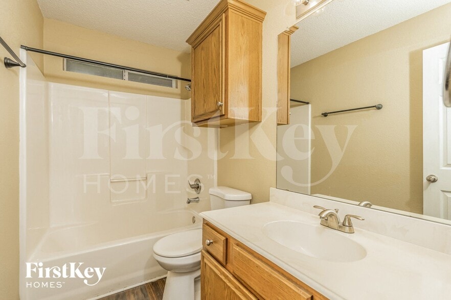 Building Photo - 137 Sequoia Rd