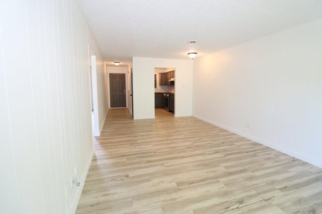 Building Photo - 122 Fairway Ave