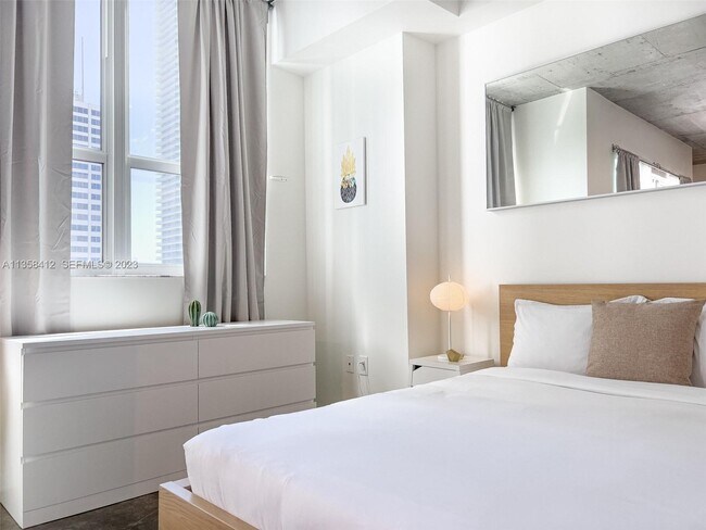 Building Photo - 133 NE 2nd Ave