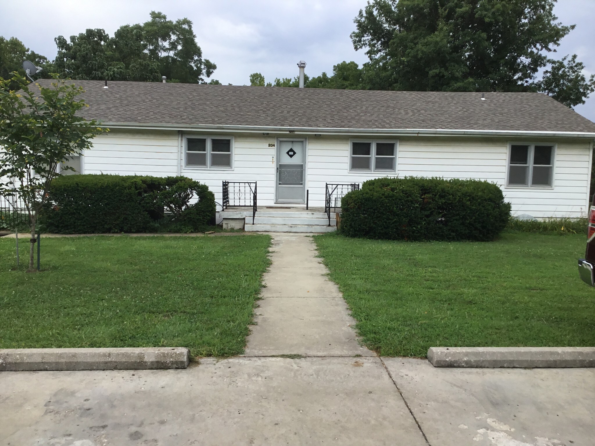 204 W Hunt - 204 W Hunt Ave