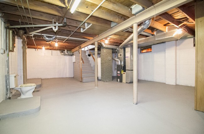 Building Photo - 2355 Ward St