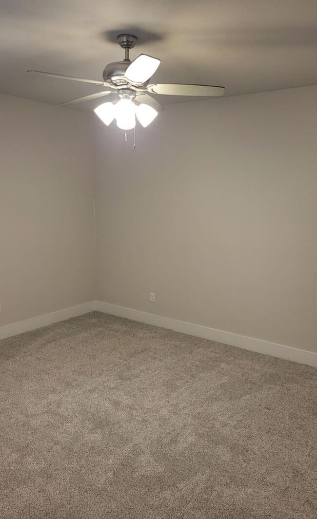 Building Photo - MOVE IN READY - 3/2/2 - GODLEY ISD