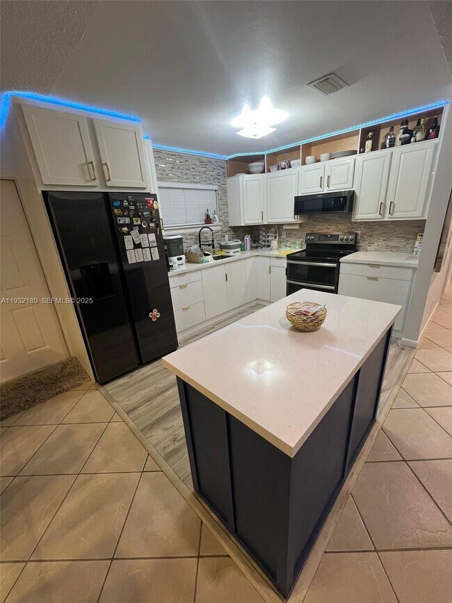 Building Photo - 2317 NW 6th Ct