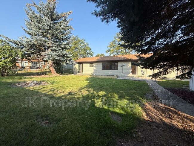 Building Photo - 719 47th St S