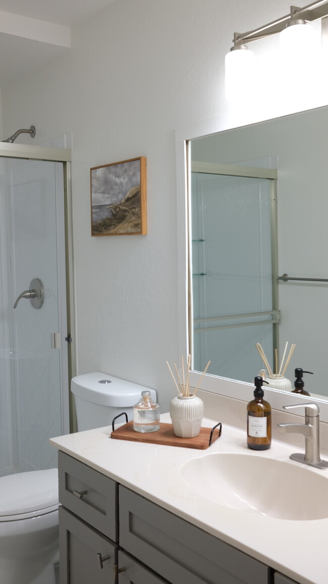 Secondary bathroom - 250 Forest Ridge