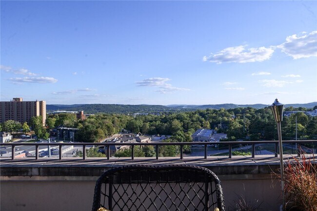 Building Photo - 609 W Dickson St