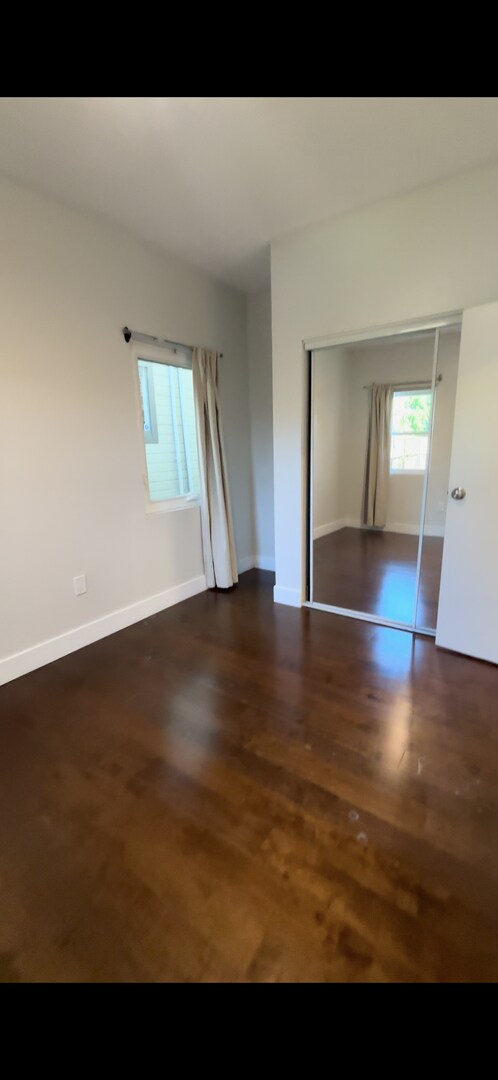 Building Photo - 725 44th St