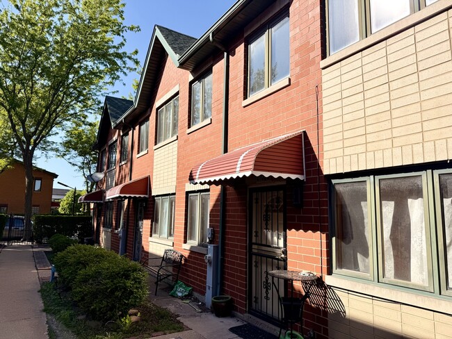 Building Photo - 2105 S Tan Ct