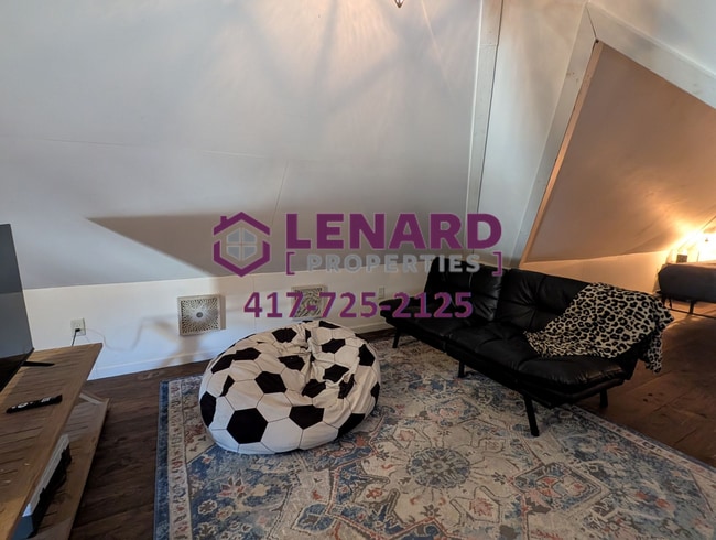 Building Photo - Beautiful And Spacious 3 Bedroom Home!