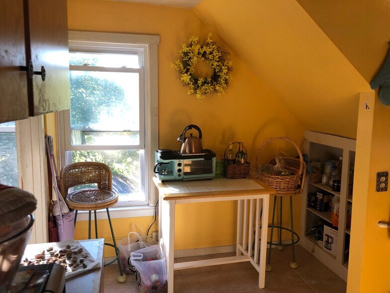 Building Photo - 904 Ackerman Ave