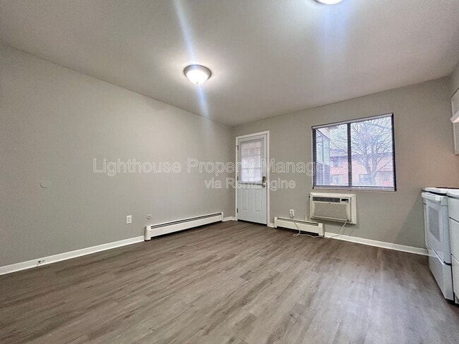 Building Photo - 2235 29th St SW