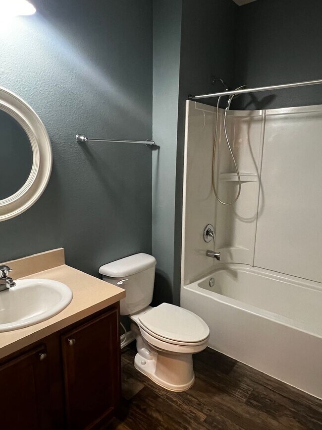 Building Photo - 5BR/3BA $2400 Monthly Rent AND One Month Free Rent!