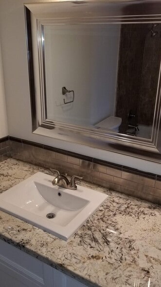 Master Bathroom - 2901 Peninsula Rd