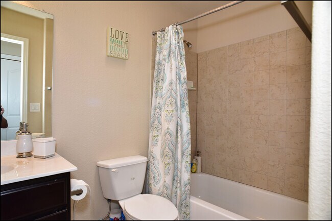 Building Photo - 6246 Viale Del Sol Ave