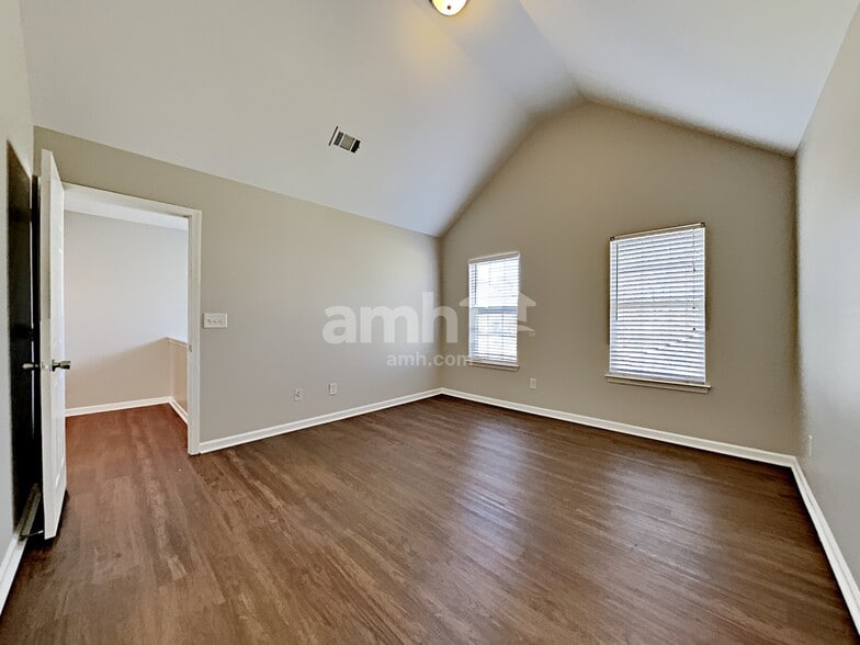 Building Photo - 4540 Canipe Dr