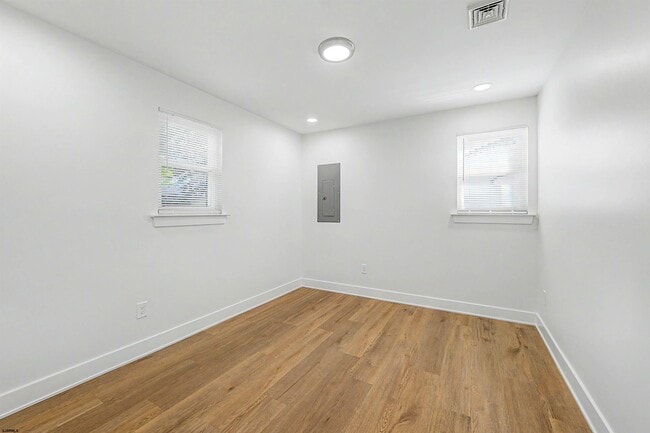 Building Photo - 1030 Neumark Ave