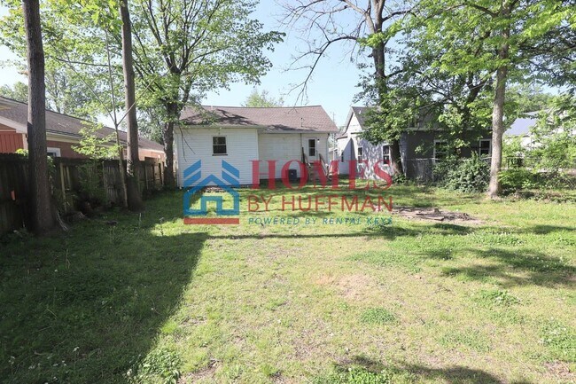 Building Photo - Four Bedroom House | One Bathroom