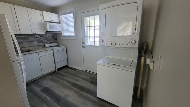 Building Photo - Adorable Sunset Hills Condo - 2BR/1ba